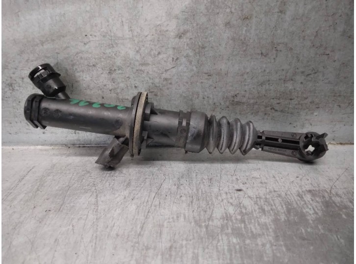 Recambio de bomba embrague para renault megane iii coupe 1.2 16v referencia OEM IAM 306101808RA 306101808RA RENAULT