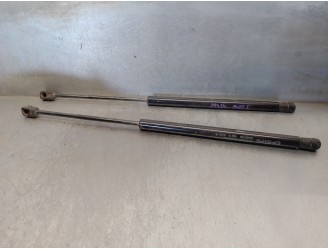 Replacement boot / tailgate dampers for Land Rover Discovery 2.7 TD V6 CAT OEM IAM reference BHE780012 BHE780012 