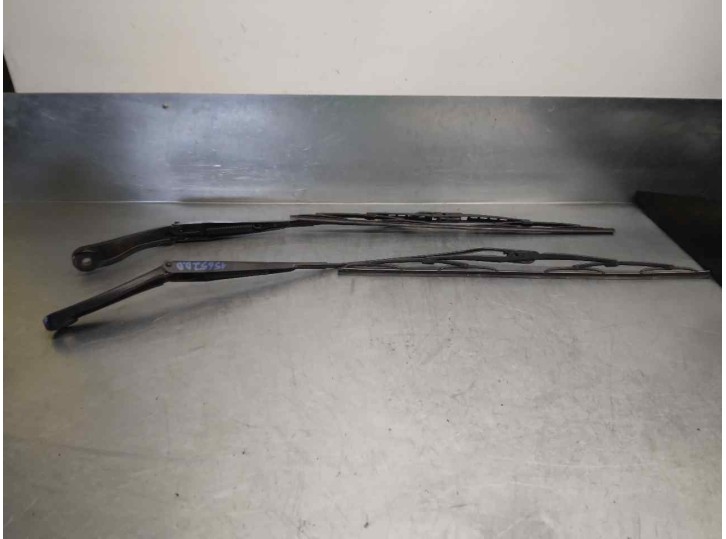 Replacement right front wiper arm for Chrysler Sebring Sedan (JR41) 2.0 LE OEM IAM reference 04805520AB 