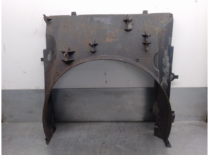 Recambio de calandra delantera de radiador para land rover discovery 2.7 td v6 cat referencia OEM IAM PGK500095 