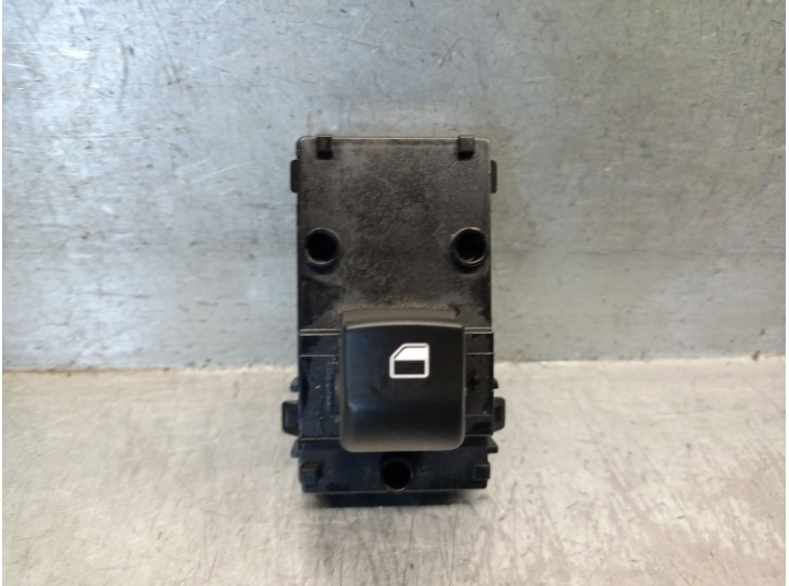 Recambio de mando elevalunas trasero derecho para kia xceed (cd) 1.0 t-gdi referencia OEM IAM 93581J7100 93581J7100 