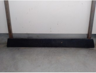 Recambio de molduras traseras para land rover discovery 2.7 td v6 cat referencia OEM IAM DGP000184 DGP000184 