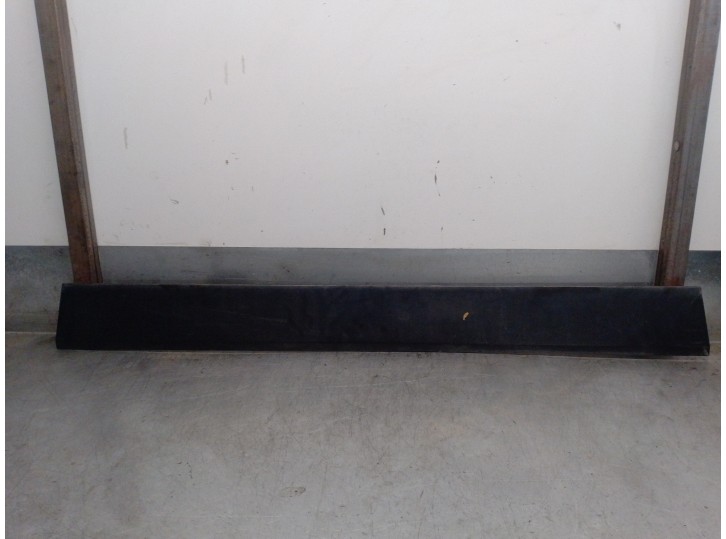 Recambio de molduras traseras para land rover discovery 2.7 td v6 cat referencia OEM IAM DGP000184 DGP000184 