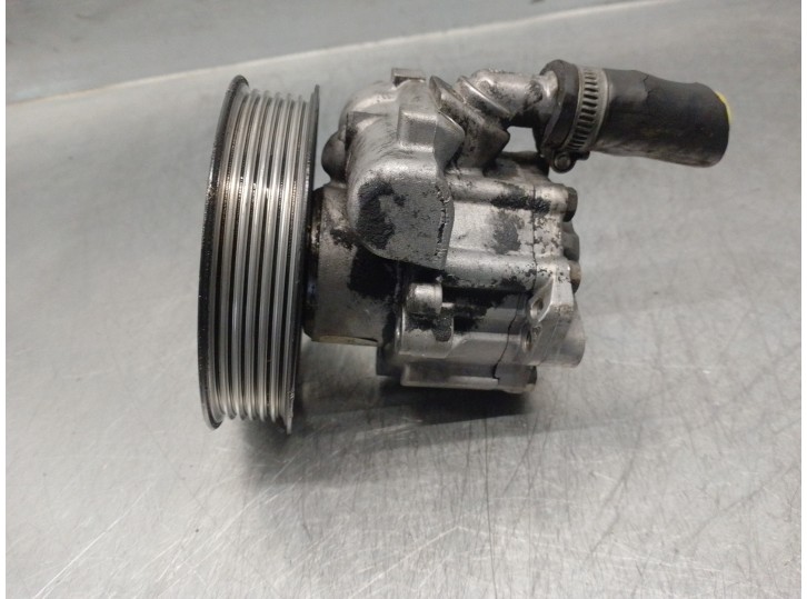 Replacement power steering pump for Seat Ibiza (6K1) 1.9 TDI OEM IAM reference 6N0145157 