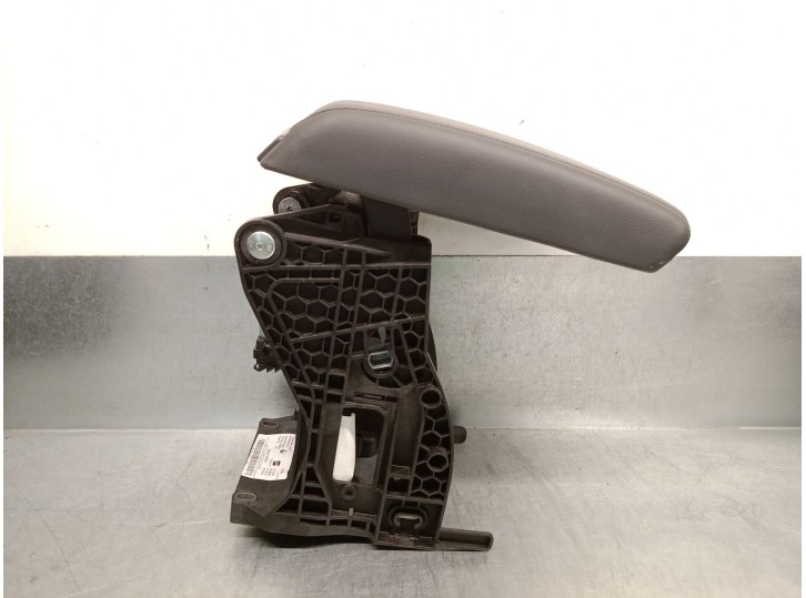Recambio de apoyabrazos central para seat ateca (kh7, khp) 2.0 tdi referencia OEM IAM 575864207J  