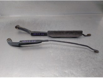 Recambio de brazo limpia delantero derecho para audi 80 (82/83/84) 1.6 referencia OEM IAM 983955407C EL PAR DER/IZQ 