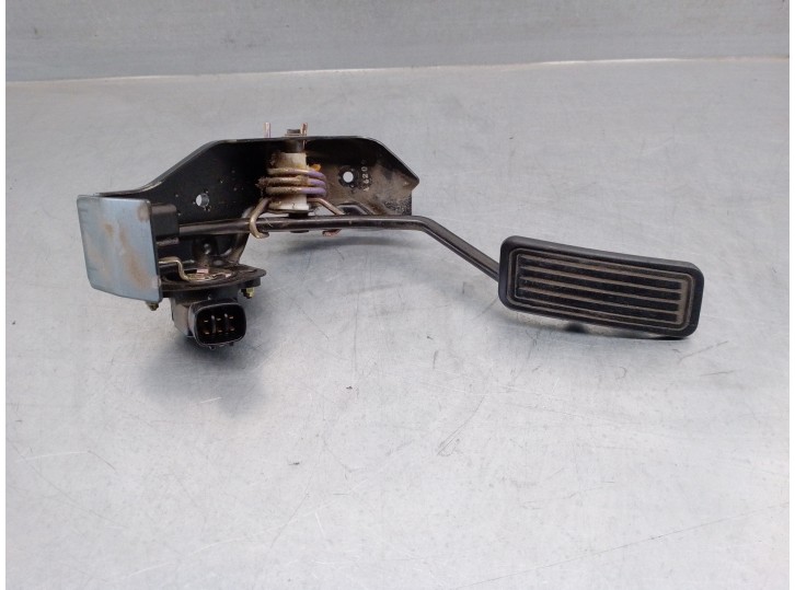 Recambio de potenciometro pedal para toyota avensis berlina (t25) 2.0 turbodiesel cat referencia OEM IAM 8982152021  