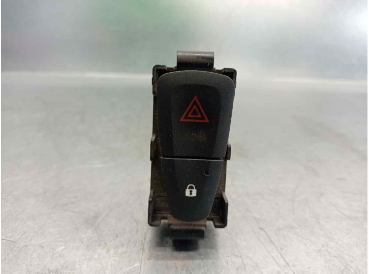 Replacement hazard warning switch for Dacia Dokker Ambiance OEM IAM reference 