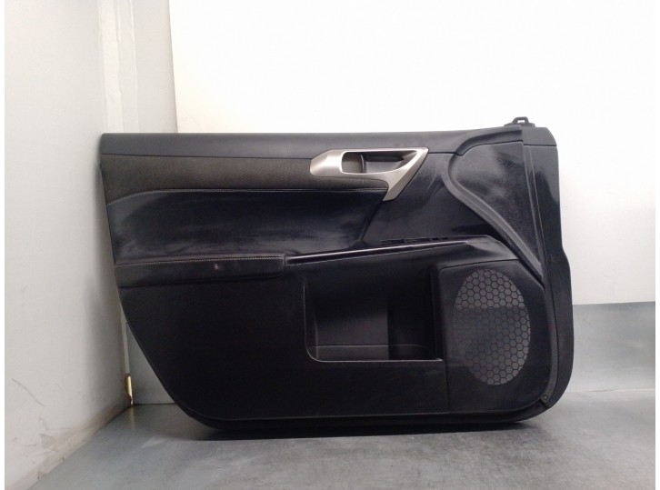 Recambio de guarnecido puerta delantera izquierda para lexus ct 200h referencia OEM IAM 676207618147 5 PUERTAS