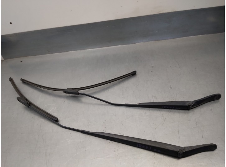 Recambio de brazo limpia delantero izquierdo para renault laguna iii 1.5 dci diesel referencia OEM IAM 288810010R 