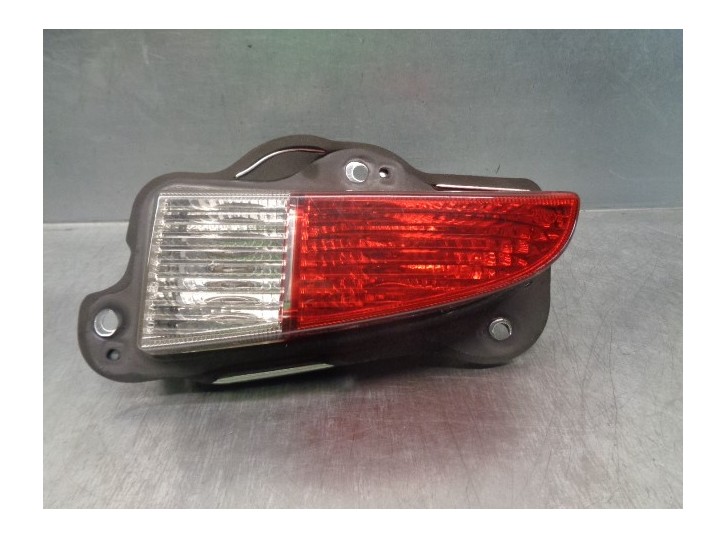 Replacement rear left fog light for Hyundai Elantra (XD) 2.0 CRDi Comfort (4-door) OEM IAM reference 924012D280