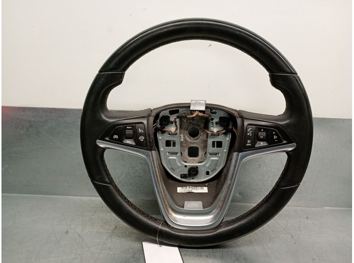 Recambio de volante para opel zafira tourer 1.6 cdti dpf referencia OEM IAM 13351029 13351029 