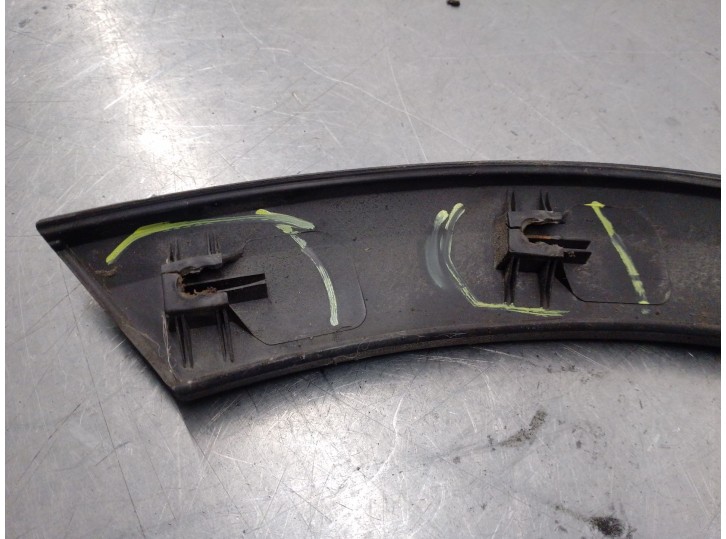 Recambio de aletin trasero izquierdo para opel corsa c 1.3 16v cdti cat (z 13 dt / ln9) referencia OEM IAM 13117271 13117271 