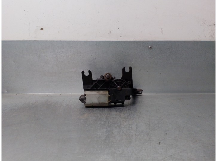 Recambio de motor limpia trasero para opel astra g berlina 2.0 dti referencia OEM IAM 90559444  