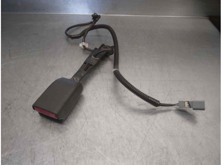Recambio de enganche cinturon para toyota verso comfort referencia OEM IAM 732300F040B0 