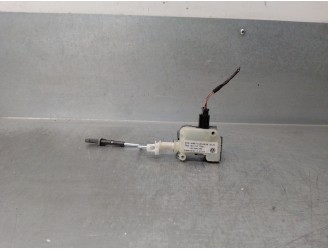 Recambio de motor tapa deposito combustible para volkswagen jetta (1k2) 1.9 tdi referencia OEM IAM 1K5810773A 