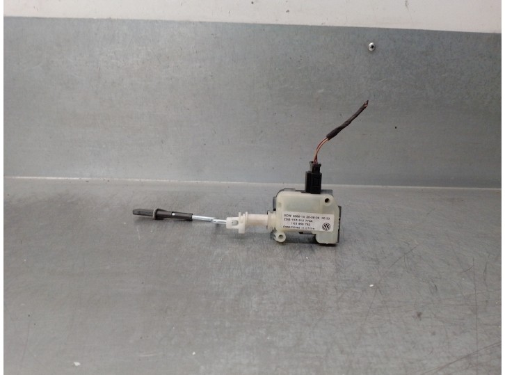 Recambio de motor tapa deposito combustible para volkswagen jetta (1k2) 1.9 tdi referencia OEM IAM 1K5810773A  