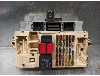 Recambio de caja reles / fusibles para alfa romeo 147 (190) 1.9 jtd distinctive referencia OEM IAM 46558758 30KC5T4AC 