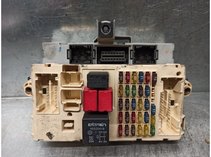 Recambio de caja reles / fusibles para alfa romeo 147 (190) 1.9 jtd distinctive referencia OEM IAM 46558758 30KC5T4AC 