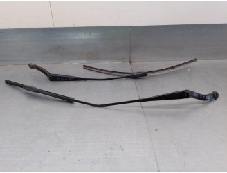 Recambio de brazo limpia delantero derecho para opel corsa d opc referencia OEM IAM 13182326 13182625 