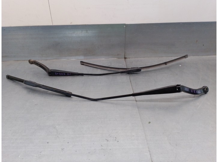 Recambio de brazo limpia delantero derecho para opel corsa d opc referencia OEM IAM 13182326 13182625 