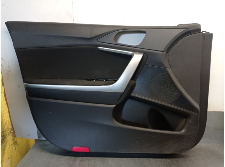 Recambio de guarnecido puerta delantera izquierda para kia xceed (cd) 1.0 t-gdi referencia OEM IAM 82332J7000 82301J7042 