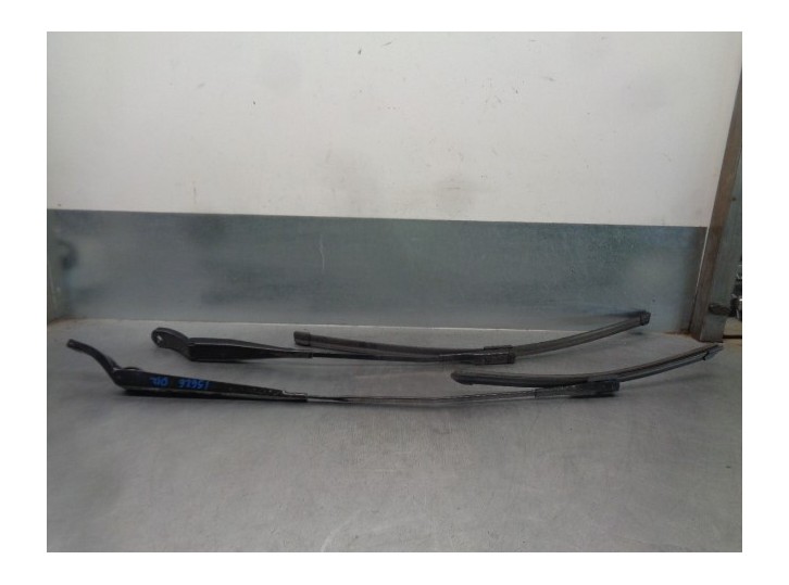 Recambio de brazo limpia delantero derecho para citroën c3 aircross feel referencia OEM IAM   