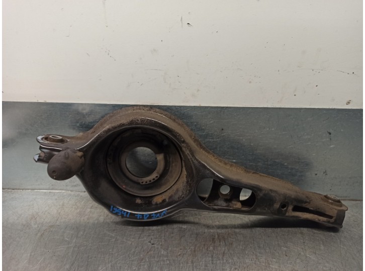 Recambio de brazo suspension inferior trasero derecho para volvo v40 básico referencia OEM IAM 31360695  