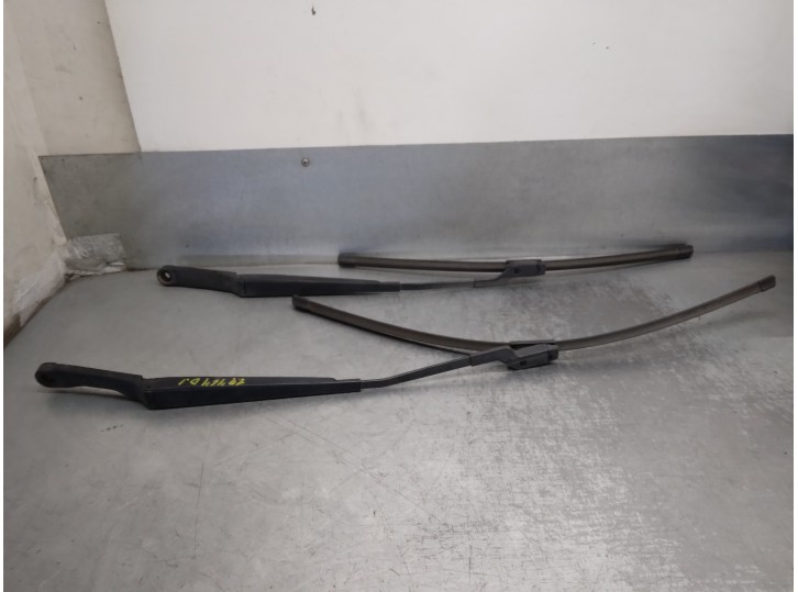 Recambio de brazo limpia delantero derecho para opel astra j sports tourer 1.7 16v cdti referencia OEM IAM 13289888 