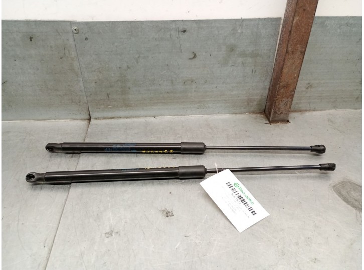 Replacement trunk / tailgate shock absorbers for Renault Clio V (B7_) 1.6 E-Tech 140 (B7MU) OEM IAM reference 904508213R 90450