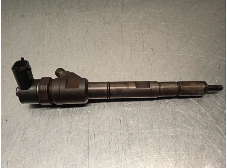 Recambio de inyector para kia sorento 2.5 crdi active referencia OEM IAM 338004A500 0445110275 BOSCH