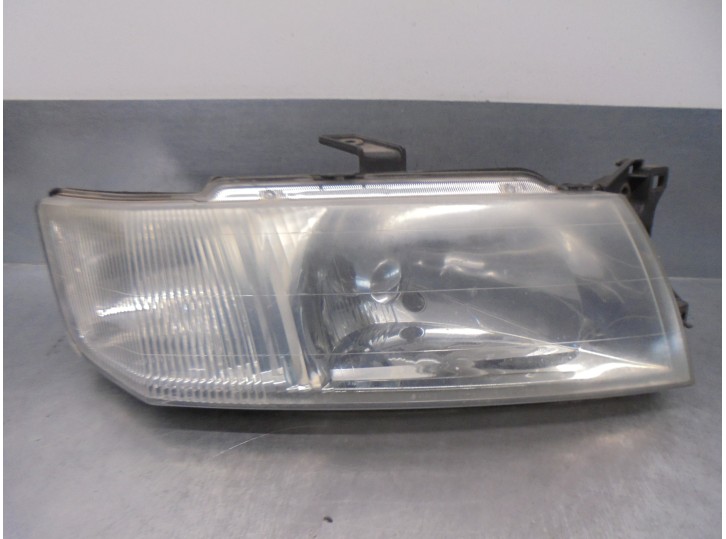 Recambio de faro derecho para mitsubishi space wagon (n80/n90) 2.4 gdi cat referencia OEM IAM MR508552  