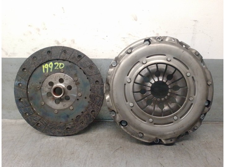 Replacement clutch kit for Volvo C30 1.6 Diesel CAT OEM IAM reference 31256717 VALEO