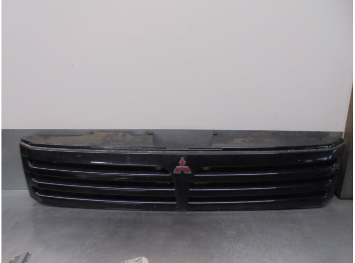 Recambio de rejilla delantera para mitsubishi space wagon (n80/n90) 2.4 gdi cat referencia OEM IAM MR275627  