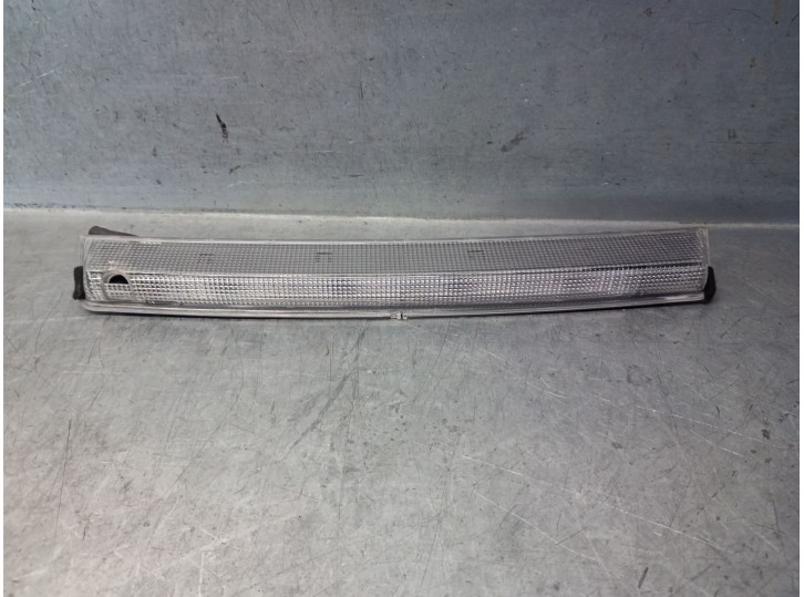 Replacement centre brake light for Citroën DS5 2.0 HDI FAP OEM IAM reference 89093324 1607400080 