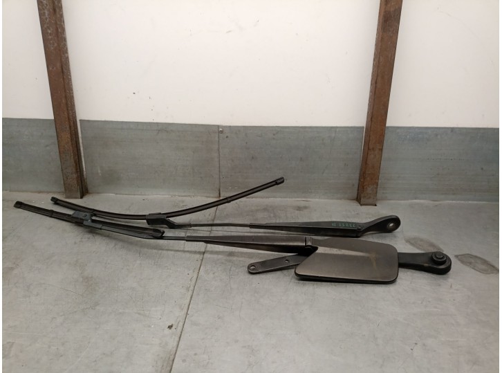 Recambio de brazo limpia delantero derecho para bmw 2 active tourer (f45) 218 d referencia OEM IAM 6161733596308  6161733597108