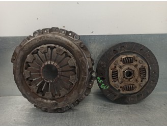 Recambio de kit embrague para ford fiesta berlina (dx) 1.3 cat referencia OEM IAM 1041766 689774 VALEO