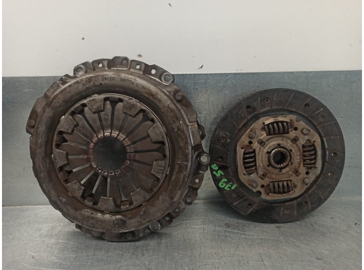 Recambio de kit embrague para ford fiesta berlina (dx) 1.3 cat referencia OEM IAM 1041766 689774 VALEO