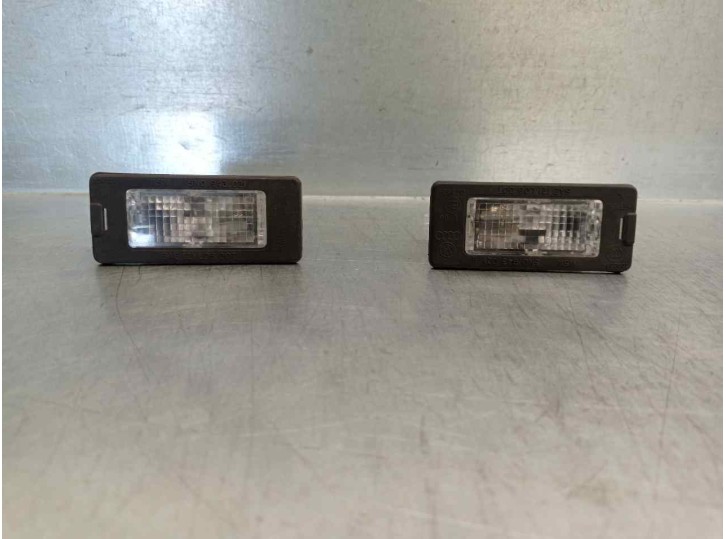 Recambio de piloto matricula para skoda fabia 1.2 tsi referencia OEM IAM 1K9943127B  