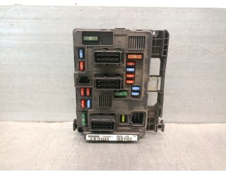 Recambio de caja reles / fusibles para citroën c3 1.4 hdi referencia OEM IAM 9650618380 SIEMENS