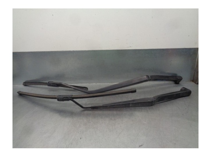 Recambio de brazo limpia delantero derecho para mitsubishi lancer berlina (cy0) inform referencia OEM IAM 8250A247 8250A307 