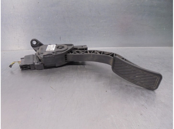 Recambio de potenciometro pedal para ford fiesta (cb1) 1.6 tdci cat referencia OEM IAM 8V219F836AA 6PV00951700 HELLA