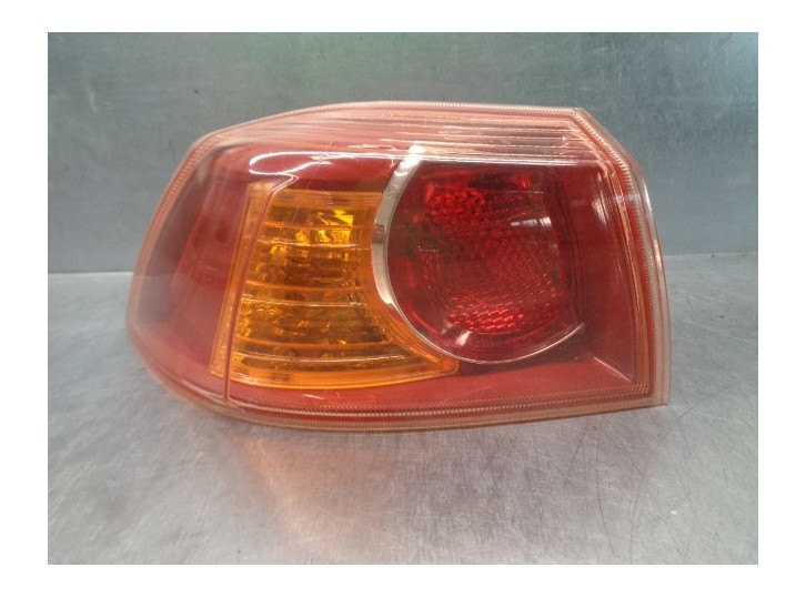 Recambio de piloto trasero izquierdo para mitsubishi lancer berlina (cy0) inform referencia OEM IAM 8330A623 8330A555 