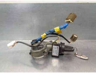 Recambio de conmutador de arranque para ssangyong rodius 2.7 turbodiesel cat referencia OEM IAM 8697008100  