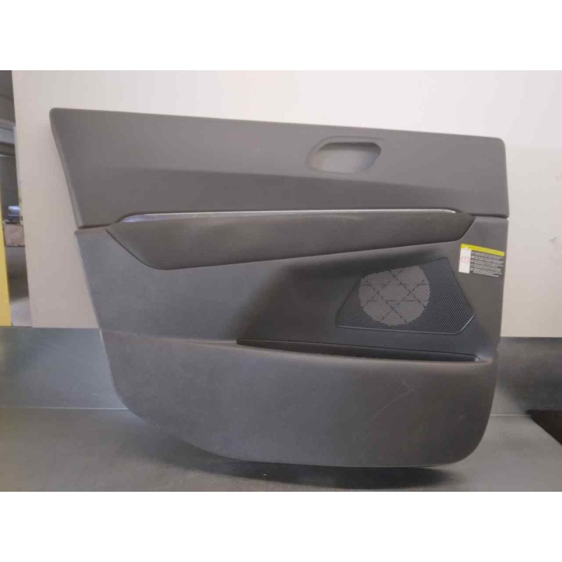 Recambio de guarnecido puerta delantera izquierda para peugeot 3008 allure referencia OEM IAM 96830383ZE  5P