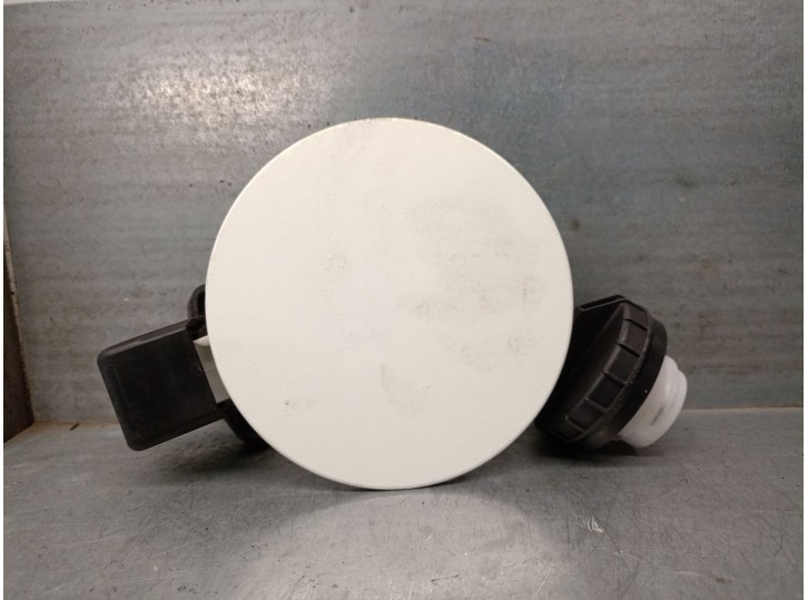 Recambio de tapa exterior combustible para ssangyong xlv suv e-xgi 160 referencia OEM IAM 7161035500  