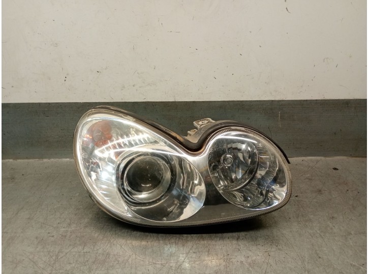 Replacement right headlight for Hyundai Sonata IV (EF) 2.0 16V OEM IAM reference 921043D020 921043D020 