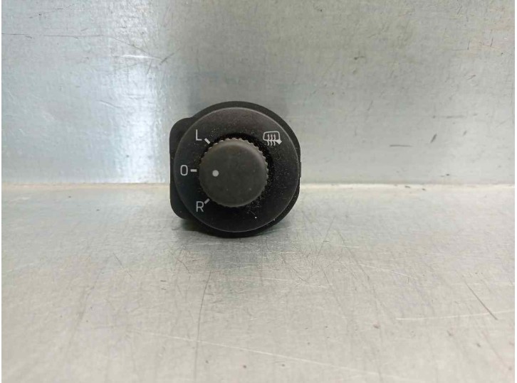 Recambio de mando retrovisor para skoda fabia 1.2 tsi referencia OEM IAM 5JB959565  