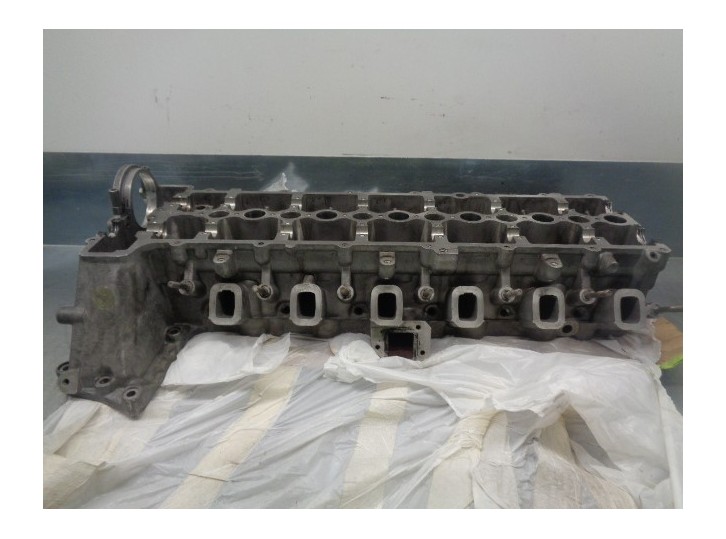 Recambio de culata para bmw serie 7 (f01/f02) 3.0 turbodiesel referencia OEM IAM 77885819  