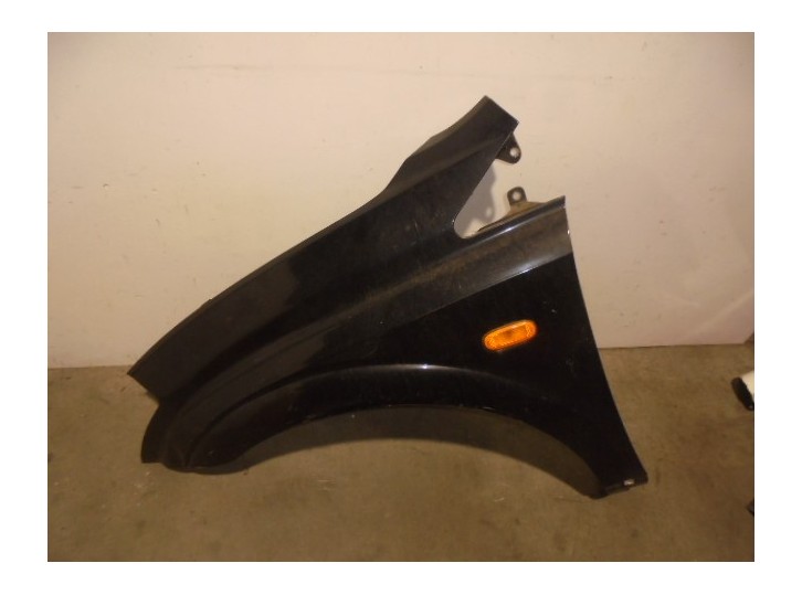 Recambio de aleta delantera izquierda para ssangyong kyron 200 xdi limited referencia OEM IAM 5181108C00 NEGRA 